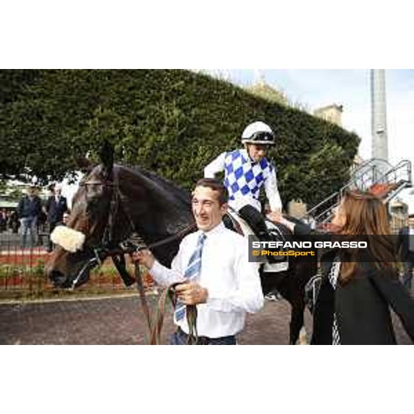 Cristiana Brivio Sforza congratulates Umberto Rispoli and Kaspersky winners of the Premio Ribot Mem.Loreto Luciani Roma,Capannelle racecourse 25 october 2015 ph.Stefano Grasso/HippoGroup Roma Capannelle