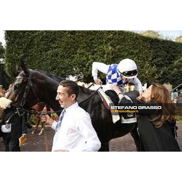 Cristiana Brivio Sforza congratulates Umberto Rispoli and Kaspersky winners of the Premio Ribot Mem.Loreto Luciani Roma,Capannelle racecourse 25 october 2015 ph.Stefano Grasso/HippoGroup Roma Capannelle