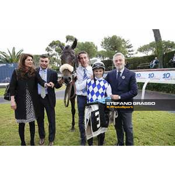 Cristiana Brivio Sforza,Endo Botti,Andrea Scarpellini with Umberto Rispoli and Kaspersky winners of the Premio Ribot Mem.Loreto Luciani Roma,Capannelle racecourse 25 october 2015 ph.Stefano Grasso/HippoGroup Roma Capannelle