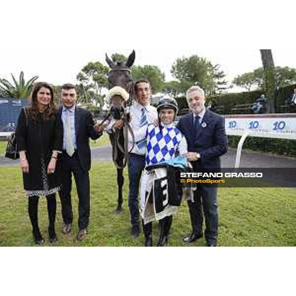 Cristiana Brivio Sforza,Endo Botti,Andrea Scarpellini with Umberto Rispoli and Kaspersky winners of the Premio Ribot Mem.Loreto Luciani Roma,Capannelle racecourse 25 october 2015 ph.Stefano Grasso/HippoGroup Roma Capannelle