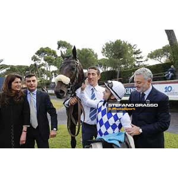 Cristiana Brivio Sforza,Endo Botti,Andrea Scarpellini with Umberto Rispoli and Kaspersky winners of the Premio Ribot Mem.Loreto Luciani Roma,Capannelle racecourse 25 october 2015 ph.Stefano Grasso/HippoGroup Roma Capannelle
