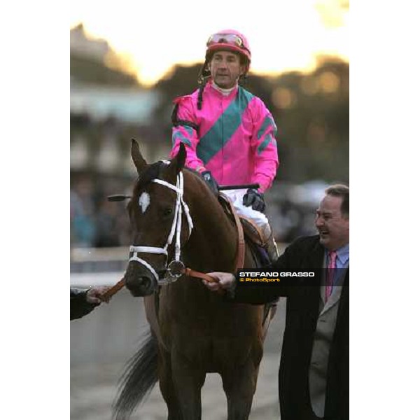 Jerry Bailey on Saint Liam with the trainer Richard E.Dutrow jr. after winning the Breeders\' Cup Classic New York, 29th october 2005 ph. Stefano Grasso