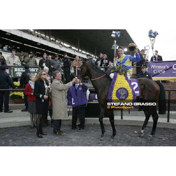 giving prize of Breeders\' Cup Turf, won by Shirocco Baron Von Ullman and Christophe Soumillon New York, 29th october 2005 ph. Stefano Grasso