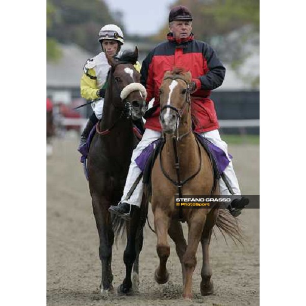 Garrett Gomez on Artie Schiller comes back to the winner circlle after the triiumph in the Netjets Breeders\' Cup Mile New York, 29th october 2005 ph. Stefano Grasso