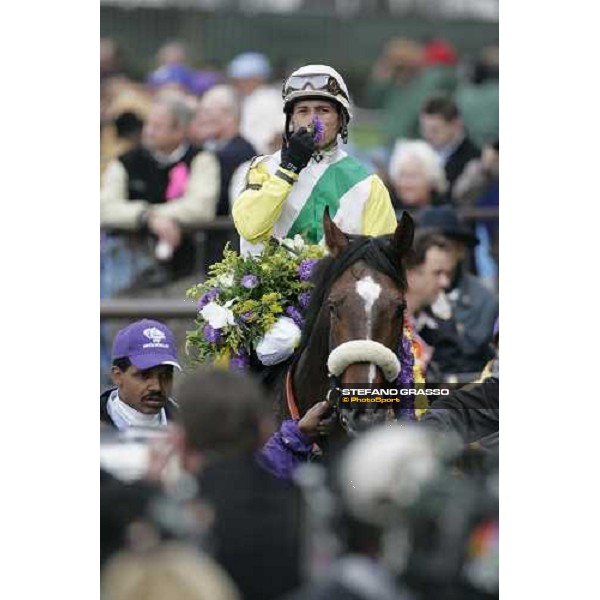 Garrett Gomez on Artie Schiller enters in the parade ring of Netjets Breeders\' Cup Mile New York, 29th october 2005 ph. Stefano Grasso