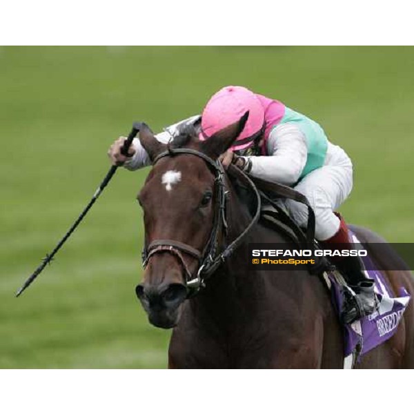 Rafael Bejarano on Intercontinental wins the Emirates Airline Breeders\' Cup Filly \' Mare Turf New York, 29th october 2005 ph. Stefano Grasso