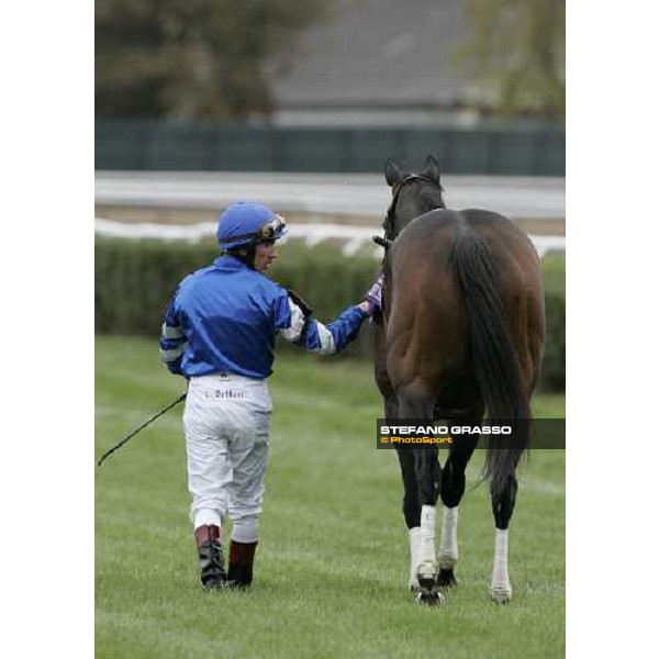 Franklie Dettori and Sundrop after the Emirates Airline Breeders\' Cup Filly \' Mare Turf New York, 29th october 2005 ph. Stefano Grasso