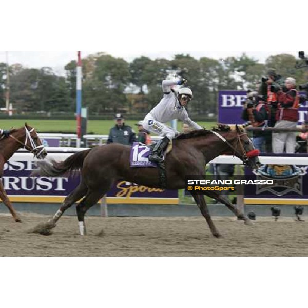 Garrett Gomez wins on Stevie Wonderboy the Bessemer Trust Breeders\' Cup Juvenile New York, 29th october 2005 ph. Stefano Grasso