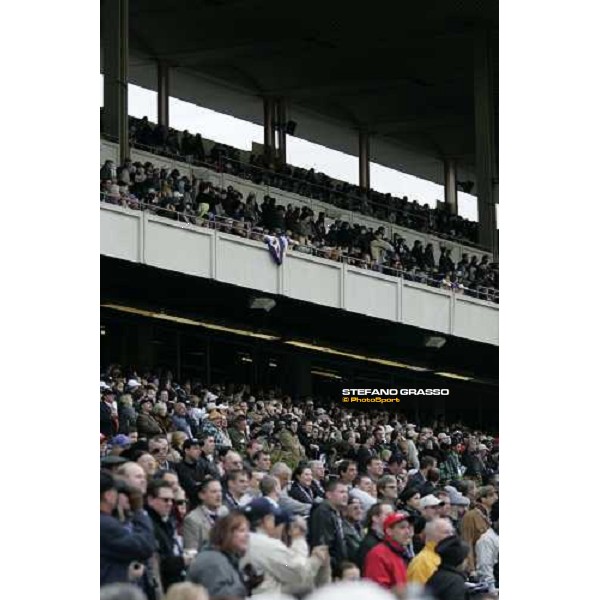 racegoers in the grandstand of Belmont Park New York, 29th october 2005 ph. Stefano Grasso