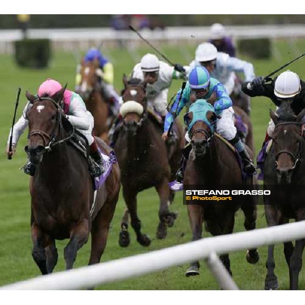 last few meters of Emirates Airline Breeders\' Cup Filly \' Mare turf - the winner Intercontinental leads on Oujiabord and Film Maker New York, 29th october 2005 ph. Stefano Grasso