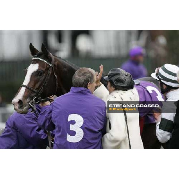 the owner of Whipper congratulates with the horse after the Netjets Breeders\' Cup Mile New York, 29th october 2005 ph. Stefano Grasso