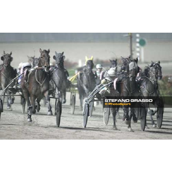 Erik Adielsson with Le Reve wins Premio Paolo e Orsino Orsi Mangelli filly, beating, at right, nr. 2 Flaca Milan, 1st november 2005 ph. Stefano Grasso