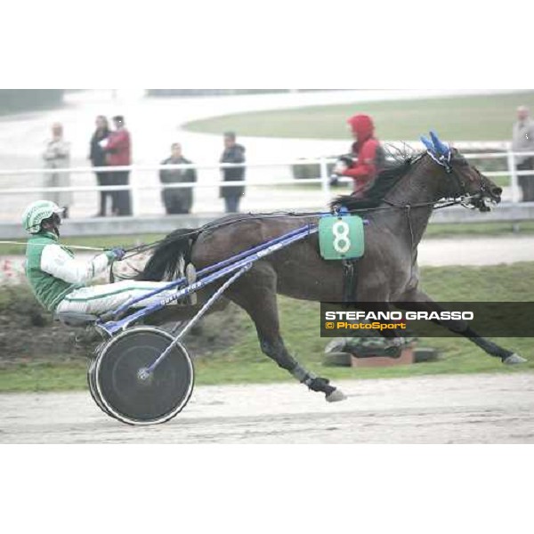 Peppino Maisto with Fairbank Gi after the victory in the 1st heat of Gran Premio Paolo e Orsino Orsi Mangelli Milan, 1st november 2005 ph. Stefano Grasso