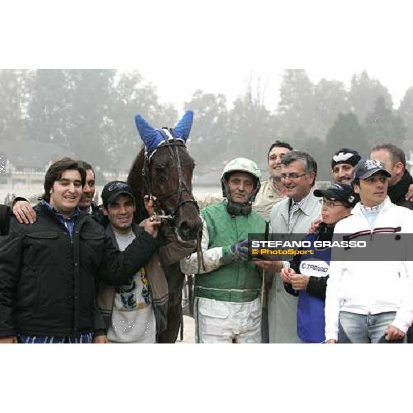 Peppino Maisto with all the Fairbank Gi connection and dott. Francesco Ruffo Della Scaletta after the victory in the 1st heat of Gran Premio Paolo e Orsino Orsi Mangelli Milan, 1st november 2005 ph. Stefano Grasso