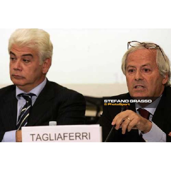 Convegno di presentazione delle nuove scommesse ippiche. - dott. Francesco Saverio Abate, Commissario Straordinario Unire e dott. Antonio Tagliaferri, Direttore per igiochi AAMS Verona - 107.a Fiera Cavalli Verona, 5 novembre 2005 ph. Stefano Grasso