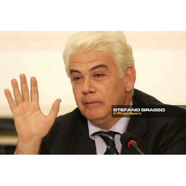 Convegno di presentazione delle nuove scommesse ippiche. - dott. Francesco Saverio Abate, Commissario Straordinario Unire Verona - 107.a Fiera Cavalli Verona, 5 novembre 2005 ph. Stefano Grasso