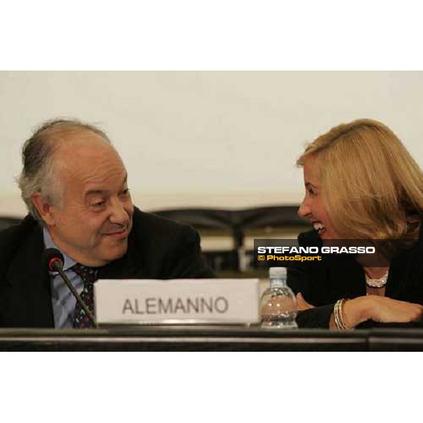 Convegno di presentazione delle nuove scommesse ippiche. - dott. Franco Panzironi, Segretario Generale Unire e dott. Gabriella Alemanno, Direttore per le strategie AAMS Verona - 107.a Fiera Cavalli Verona, 5 novembre 2005 ph. Stefano Grasso