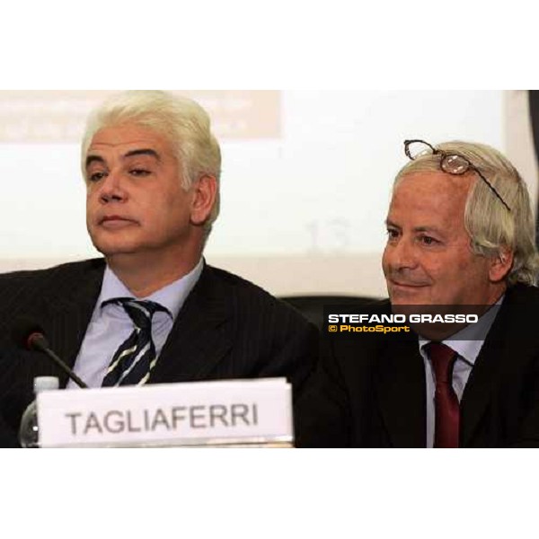 Convegno di presentazione delle nuove scommesse ippiche. - dott. Francesco Saverio Abate, Commissario Straordinario Unire e dott. Antonio Tagliaferri, Direttore per i giochi AAMS Verona - 107.a Fiera Cavalli Verona, 5 novembre 2005 ph. Stefano Grasso