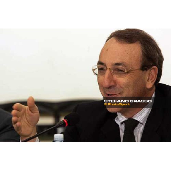 Convegno di presentazione delle nuove scommesse ippiche. - dott. Rosario Bifulco, Presidente e Amm.Del. Lottomatica . Verona - 107.a Fiera Cavalli Verona, 5 novembre 2005 ph. Stefano Grasso