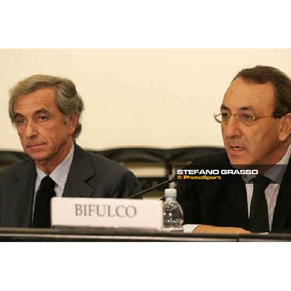 Convegno di presentazione delle nuove scommesse ippiche. - dott. Rosario Bifulco, Presidente e Amm.Del. Lottomatica e dott. Ughi, Presidente Snai Verona - 107.a Fiera Cavalli Verona, 5 novembre 2005 ph. Stefano Grasso