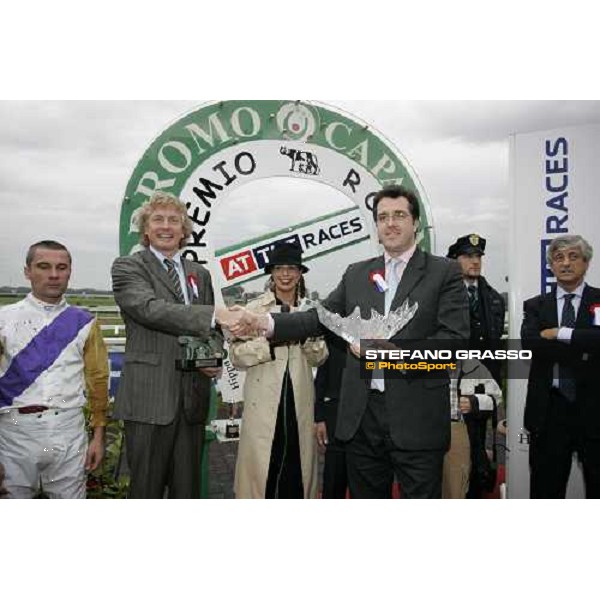 Baron Helmut von Finck receives from At the Races\' Manager the trophy for Soldier Hollow, winning of Premio Roma At The Races Rome, 6th november 2005 ph. Stefano Grasso