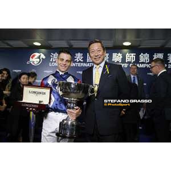 Longines Hong Kong International Jockeys Championship Gavin Lerena winner of the Longines Hong Kong International Jockeys Championship with the President of the HKJC Happy Valley racecourse,9th dec.2015 ph.Stefano Grasso/Longines