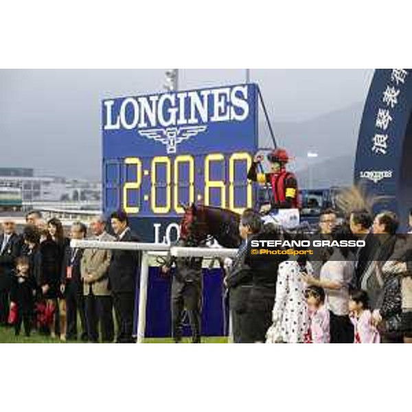 Yutaka Take on A Shin Hikari wins the Longines Hong Kong Cup Hong Kong,13th dec.2015 ph.Stefano Grasso/Longines