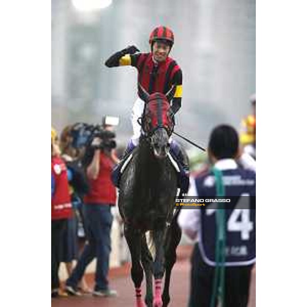 Yutaka Take on A Shin Hikari wins the Longines Hong Kong Cup Hong Kong,13th dec.2015 ph.Stefano Grasso/Longines