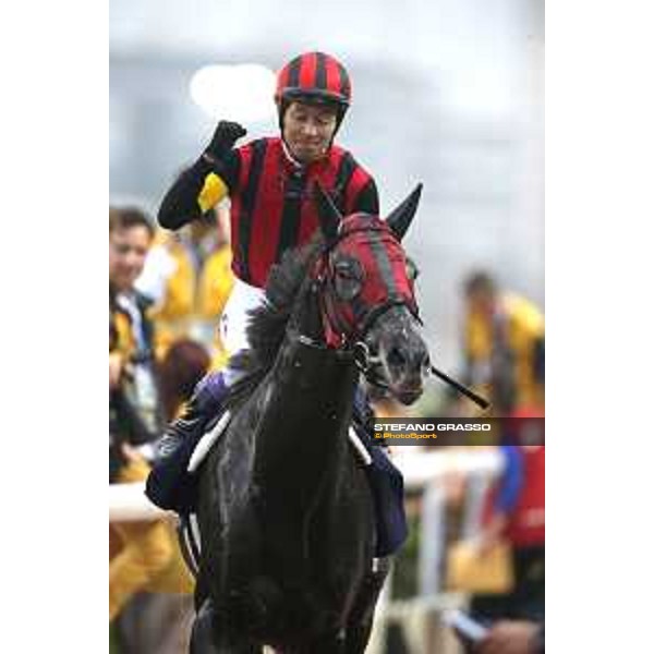 Yutaka Take on A Shin Hikari wins the Longines Hong Kong Cup Hong Kong,13th dec.2015 ph.Stefano Grasso/Longines
