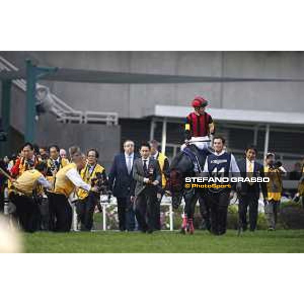 Yutaka Take on A Shin Hikari wins the Longines Hong Kong Cup Hong Kong,13th dec.2015 ph.Stefano Grasso/Longines