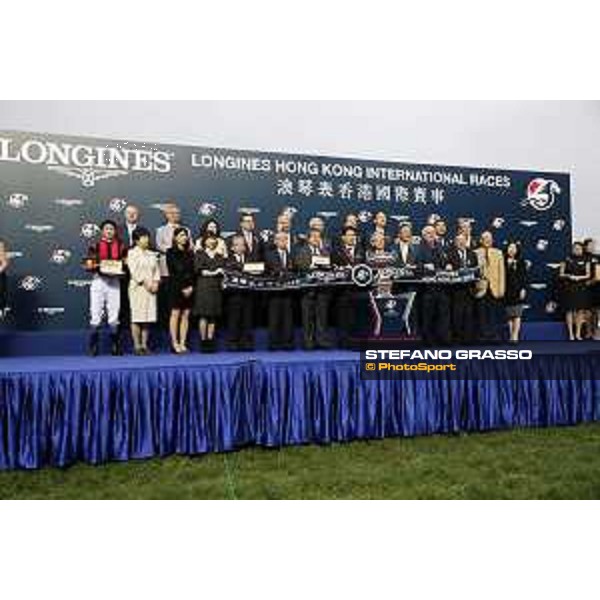 Yutaka Take on A Shin Hikari wins the Longines Hong Kong Cup Hong Kong,13th dec.2015 ph.Stefano Grasso/Longines
