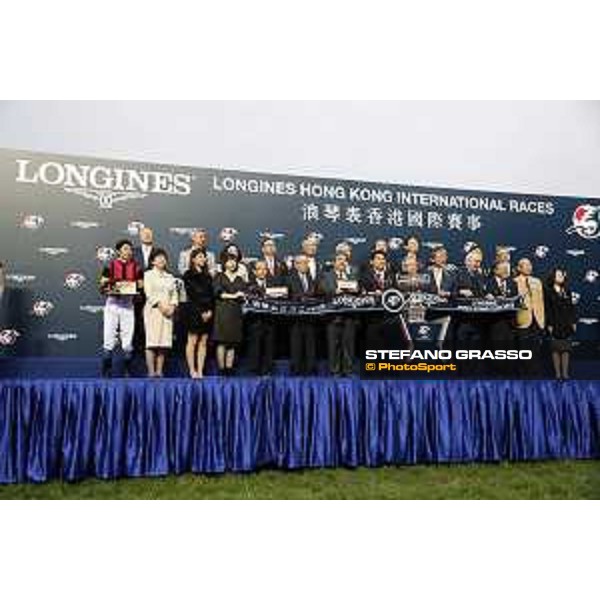 Yutaka Take on A Shin Hikari wins the Longines Hong Kong Cup Hong Kong,13th dec.2015 ph.Stefano Grasso/Longines