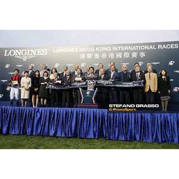 Yutaka Take on A Shin Hikari wins the Longines Hong Kong Cup Hong Kong,13th dec.2015 ph.Stefano Grasso/Longines