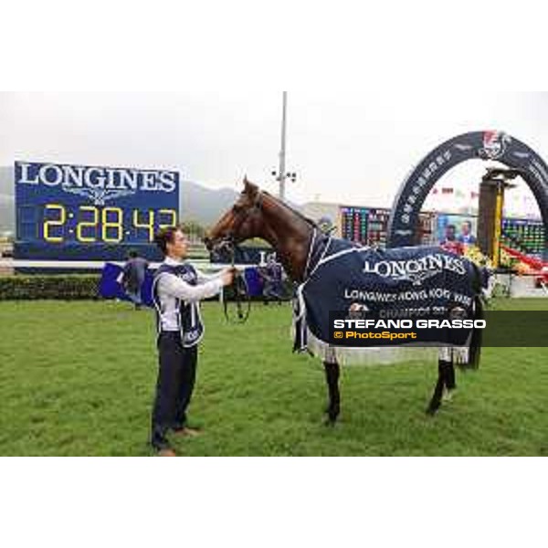 Ryan Moore on Highland Reel wins the Longines Hong Kong Vase Hong Kong,13th dec.2015 ph.Stefano Grasso/Longines