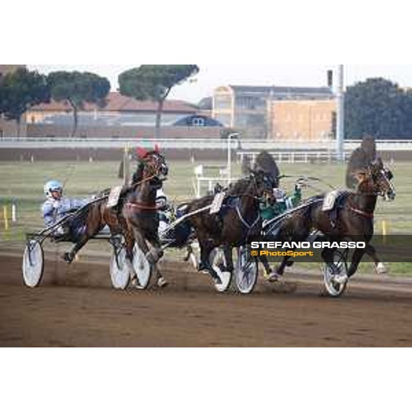 Last few meters of Gran Premio Gala Internazionale del Trotto Oropuro Bar,Radiofreccia Fi and Pacha dei Greppi Roma, Capannelle racecourse,26/12/2015 ph.Stefano Grasso/HippoGroup Roma Capannelle