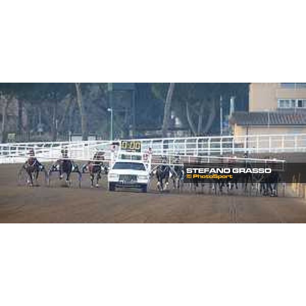The start of the Gran Premio Gala Internazionale del Trotto Roma, Capannelle racecourse,26/12/2015 ph.Stefano Grasso/HippoGroup Roma Capannelle