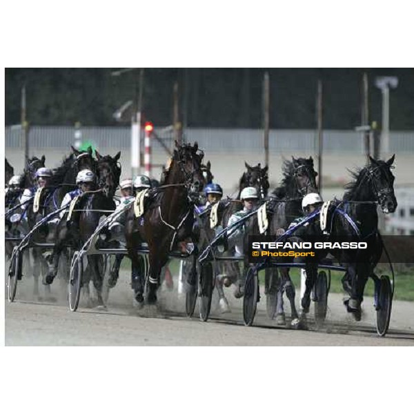 at the first turn the winner Enrico Bellei with Let\'s Go leads the group in Gran Premio delle Nazioni \'memorial Vittorio di Capua\' Milan, 13rd nov. 2005 ph. Stefano Grasso