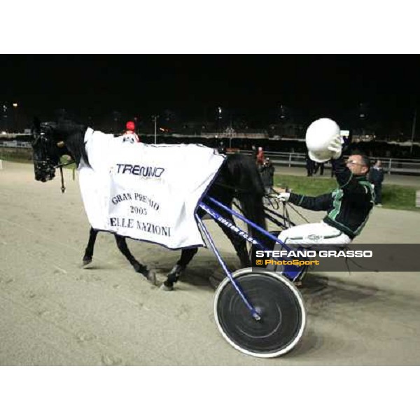 Enrico Bellei with Let\'s Go winners of Gran Premio delle Nazioni \'memorial Vittorio di Capua\', parade after the race Milan, 13rd nov. 2005 ph. Stefano Grasso