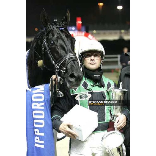 close up for Enrico Bellei with Let\'s Go winners of Gran Premio delle Nazioni \'memorial Vittorio di Capua\' Milan, 13rd nov. 2005 ph. Stefano Grasso