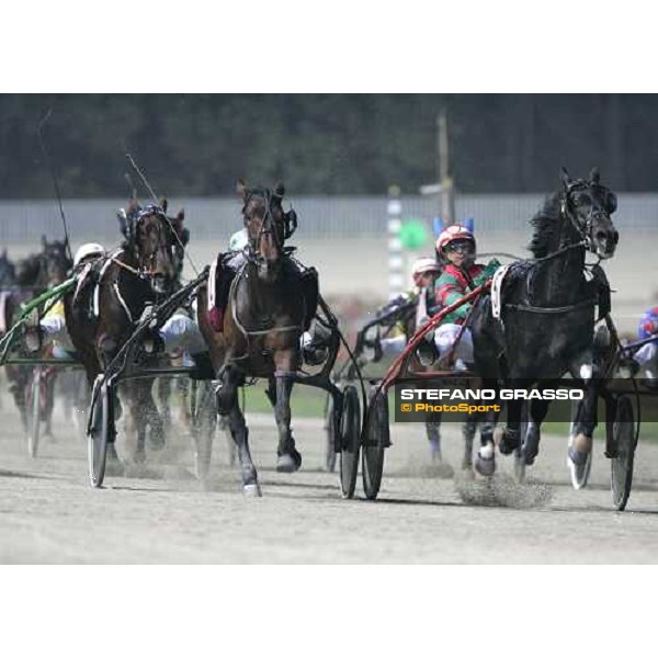 last few meters of Gran Criterium \'memorial Piero Biondi\' Andrea Guzzinati with Gilly Lb wins beating MAuro Biasuzzi with Giuseppe Bi Milan, 13rd nov. 2005 ph. Stefano Grasso