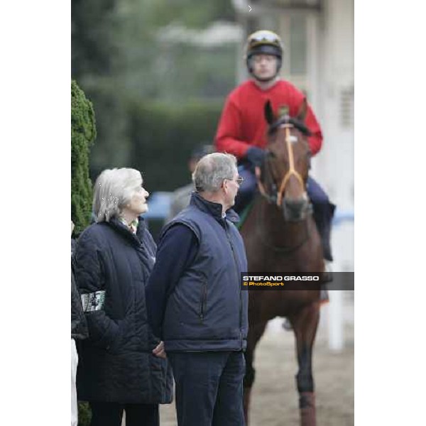 Clive Brittain and his wife looks at Warrsan going to morning track works at Fuchu racetrack. Tokyo, 23rd november 2005 ph. Stefano Grasso