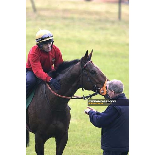 Clive Brittain and Warrsan after morning track works at Fuchu racetrack. Tokyo, 23rd november 2005 ph. Stefano Grasso