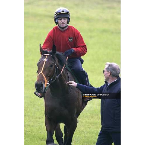 Clive Brittain and Warrsan after morning track works at Fuchu racetrack. Tokyo, 23rd november 2005 ph. Stefano Grasso