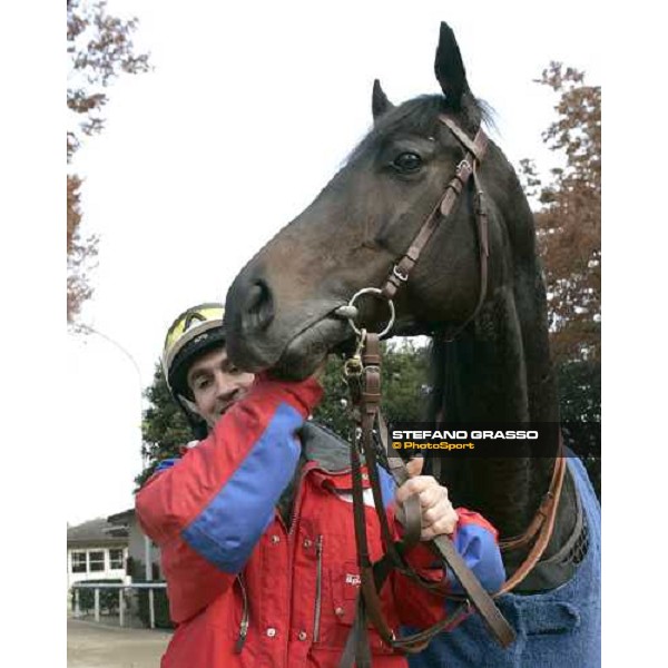 Sebastien Quennesson and Bago in the quarantine stables at Fuchu racetrack. Tokyo, 23rd november 2005 ph. Stefano Grasso