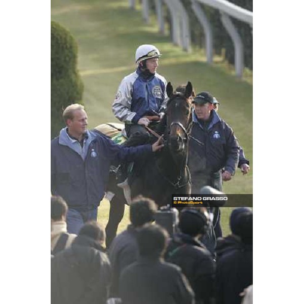 Ed Dunlop with Oujia Board and Kieren Fallon at Fuchu race course Tokyo, 24th november 2005 ph. Stefano Grasso