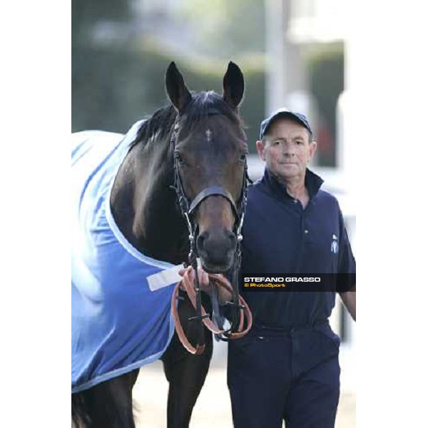 Ouija Board walking with Chris Hinson inside the quarantine stables after morning track works at Fuchu race course Tokyo, 24th november 2005 ph. Stefano Grasso