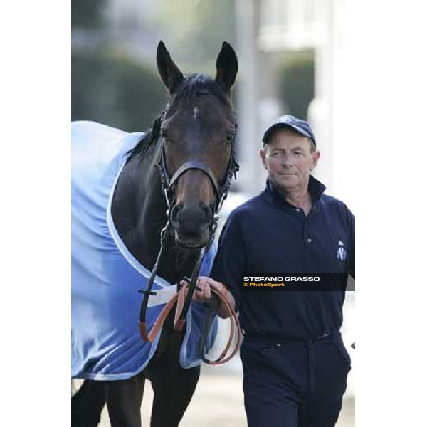 Ouija Board walking with Chris Hinson inside the quarantine stables after morning track works at Fuchu race course Tokyo, 24th november 2005 ph. Stefano Grasso