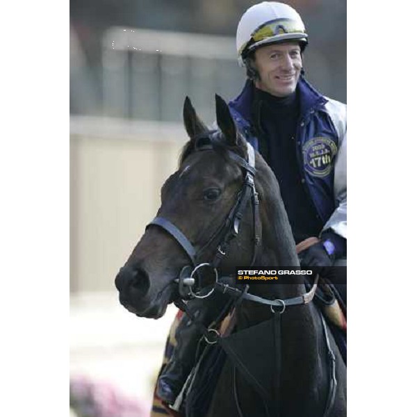 Kieren Fallon on Ouija Board in the parade ring of Fuchu race course tokyo, 24th november 2005 ph. Stefano Grasso