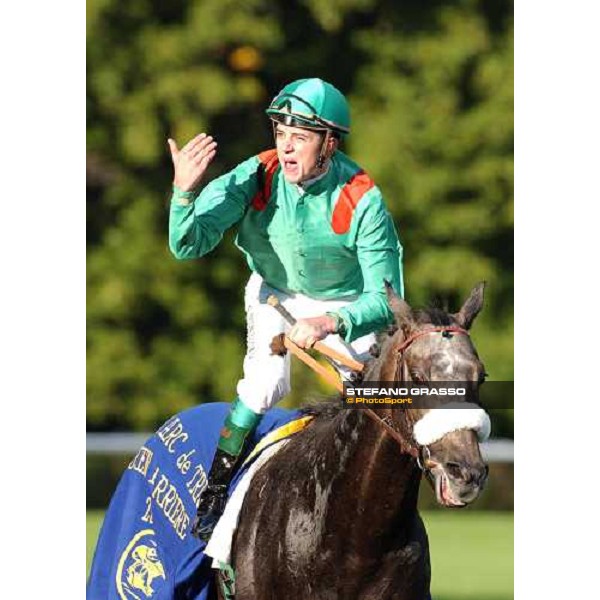 \'Christophe Soumillon on Dalkhani exploding his happiness in front of 50.000 people at Longchamp racetrack Paris Longchamp oct. 5 2003-ph.Stefano Grasso\' 