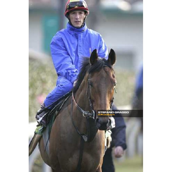 Frankie Dettori on Alkaased go to morning track works at Fuchu race course Tokyo, 25th november 2005 ph. Stefano Grasso